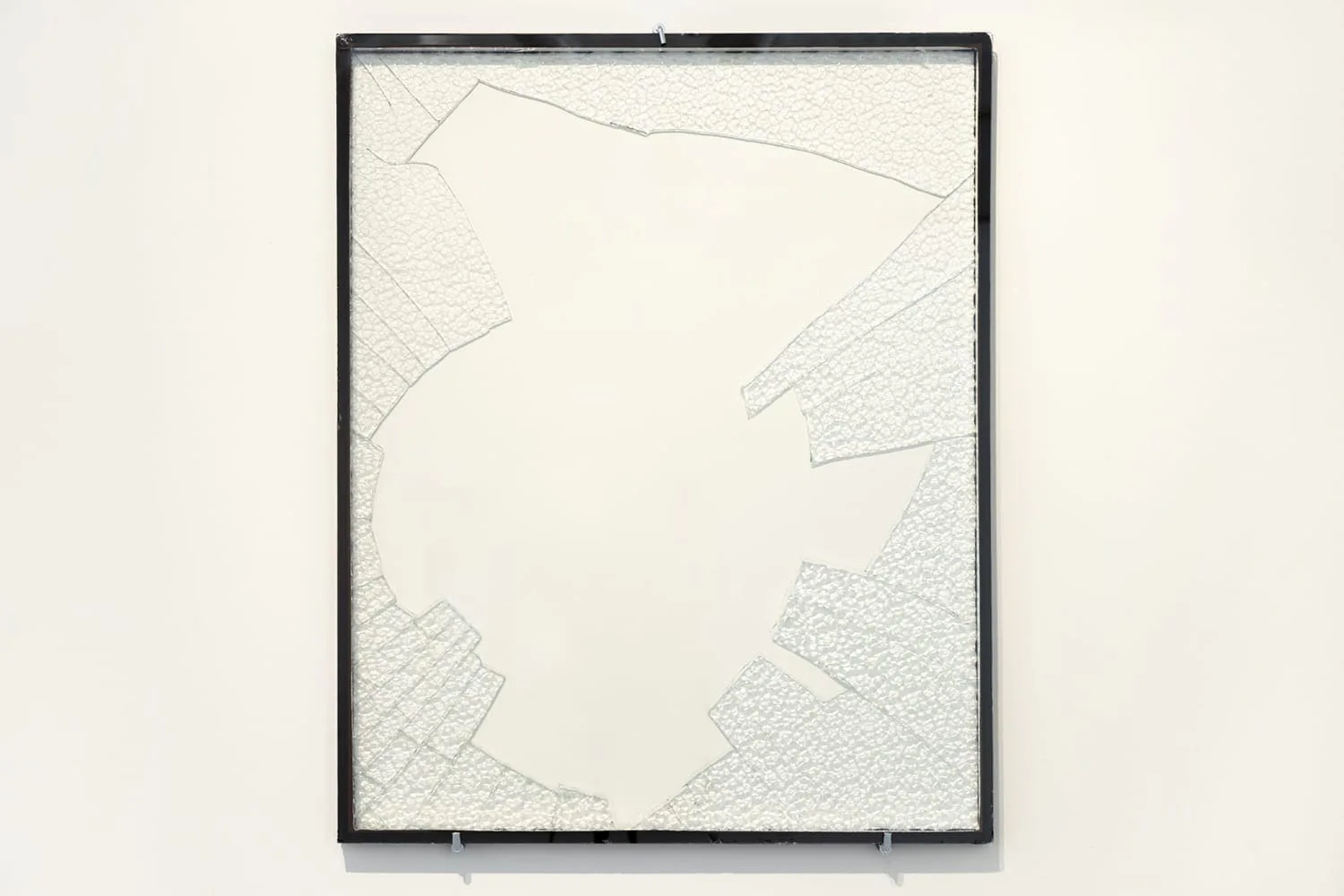Michal Martychowiec, The incredulity of Saint Thomas, 2015/2020: gerahmte zerrissene weiße Fläche