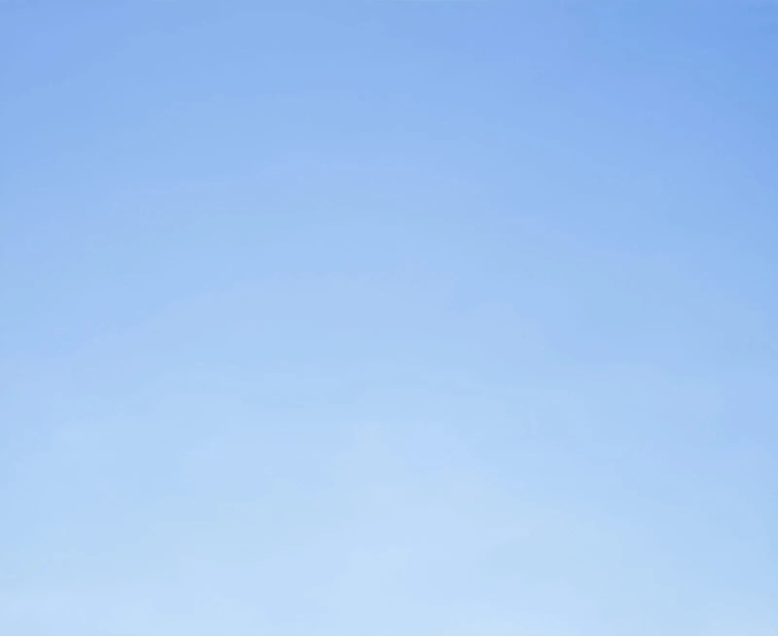 Michal Martychowiec, Blue#1, 2013: einfarbig hellblauer Himmel