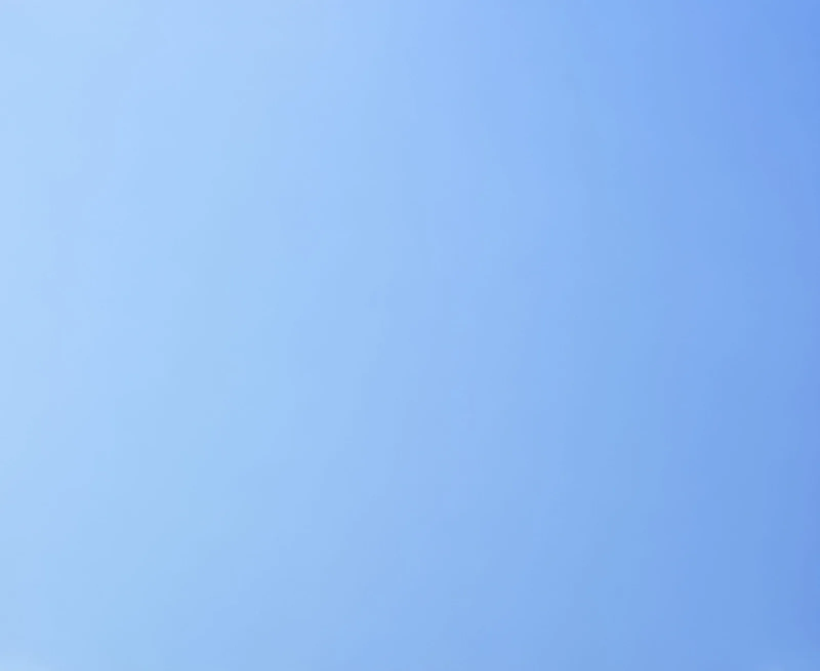 Michal Martychowiec, Blue#5, 2016: einfarbig blauer Himmel