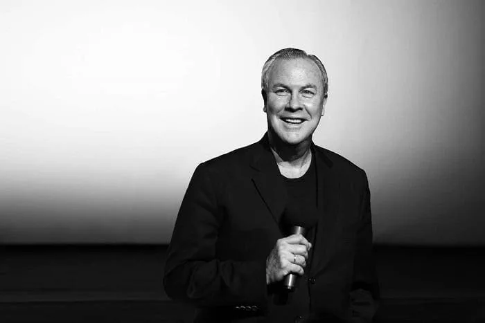 Robert Wilson ist eine neue Stimme von MNEMOSYNE