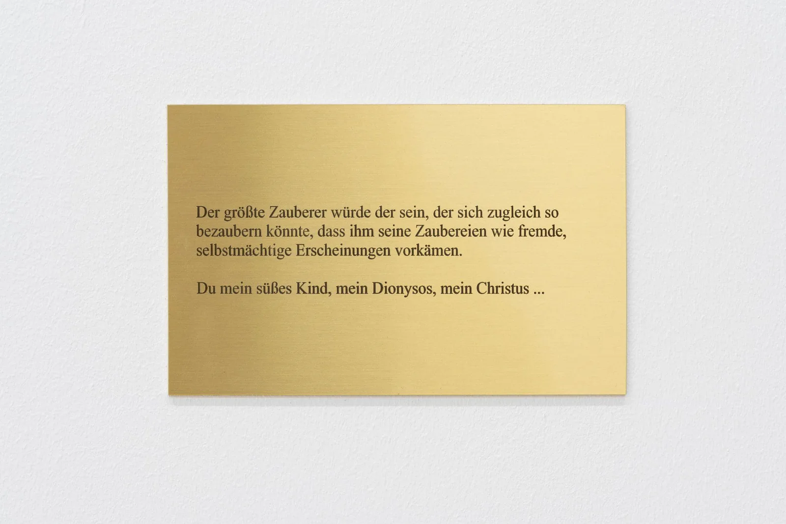 Marianische Antiphonen: Messingtafel mit Text über den größten Zauberer und „Du mein süßes Kind, mein Dionysos, mein Christus …“