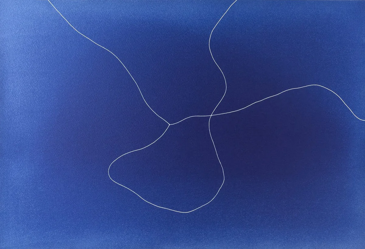 Michal Martychowiec, the beginning the end: tiefblaue Fläche mit sich überschneidenden weißen Linien