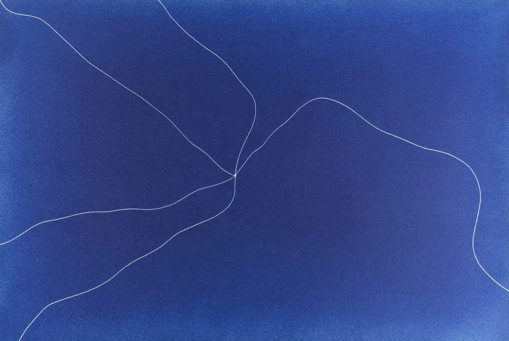 Michal Martychowiec, the beginning the end: tiefblaue Fläche mit zwei weißen Linien, die sich berühren